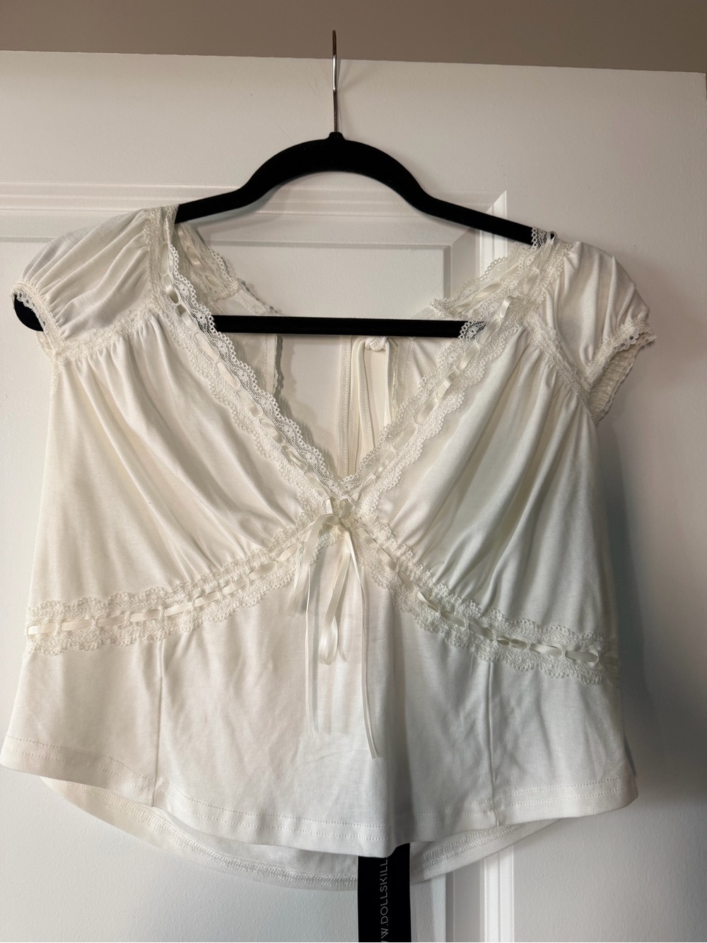 Delia’s Women's Warm White Lace-Trim Short Sleeve Top